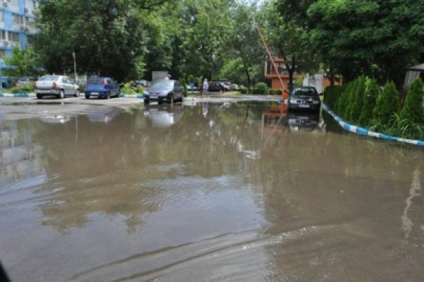 Staţiunea Mamaia, mica Veneţie a Constanţei după ploaie